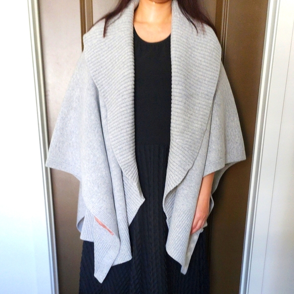 Burberry Cashmere Cape - Picture 5 of 6